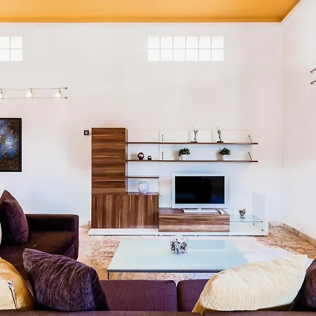 Serenity Private Pool By Holidays Βίλα