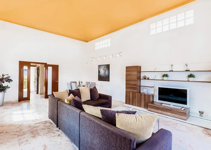 Serenity Private Pool By Holidays *